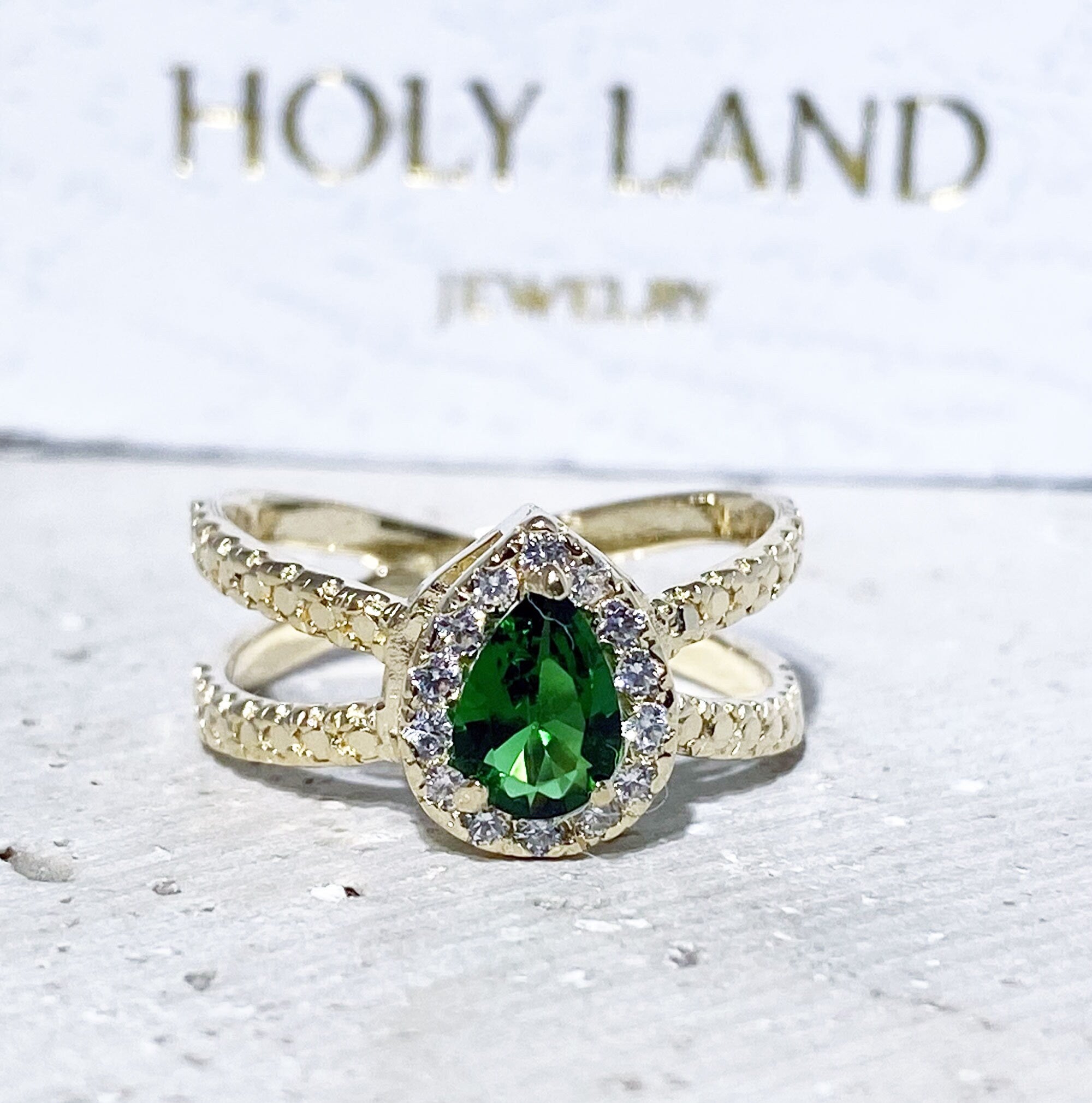Pear-Shaped Emerald Gemstone Ring with Clear Quartz Halo - H.L.Jewelry