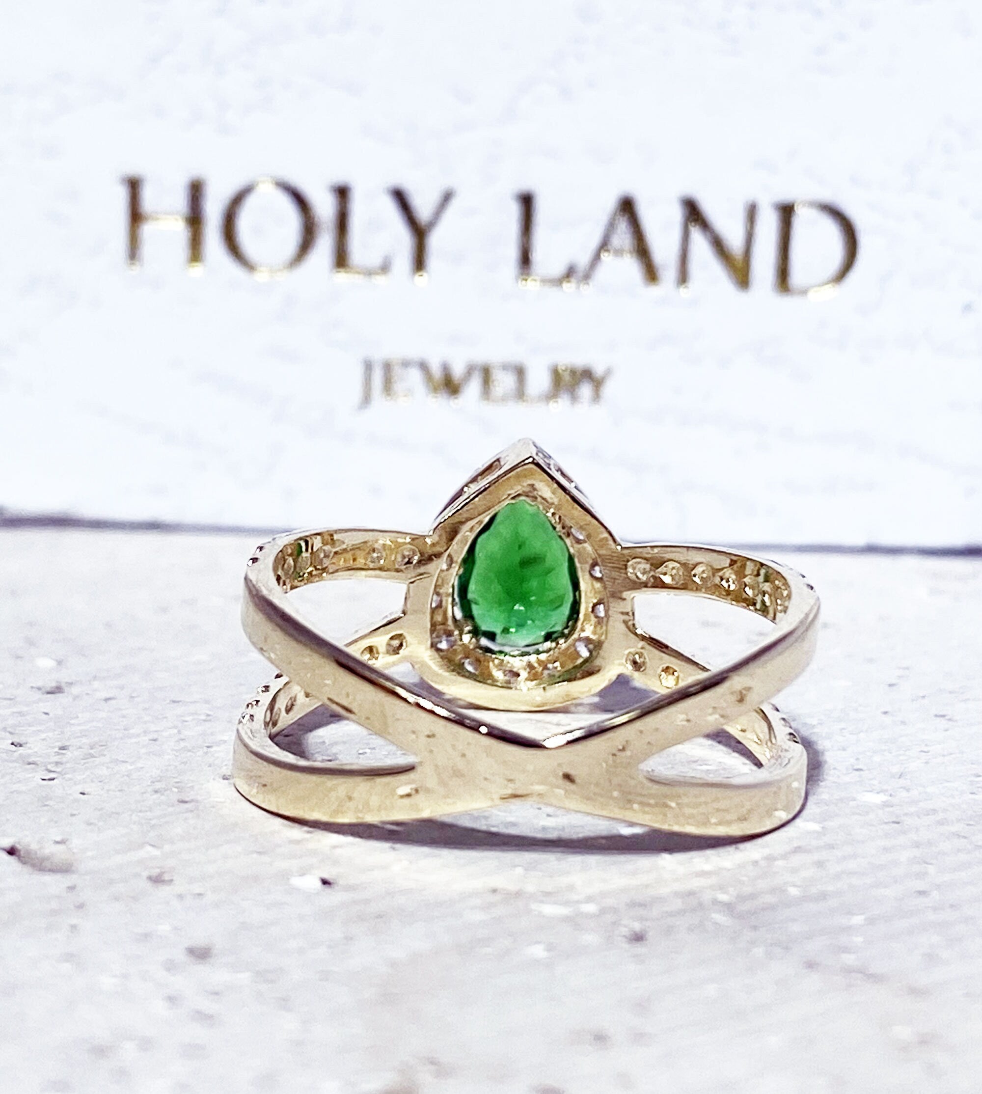 Pear-Shaped Emerald Gemstone Ring with Clear Quartz Halo - H.L.Jewelry