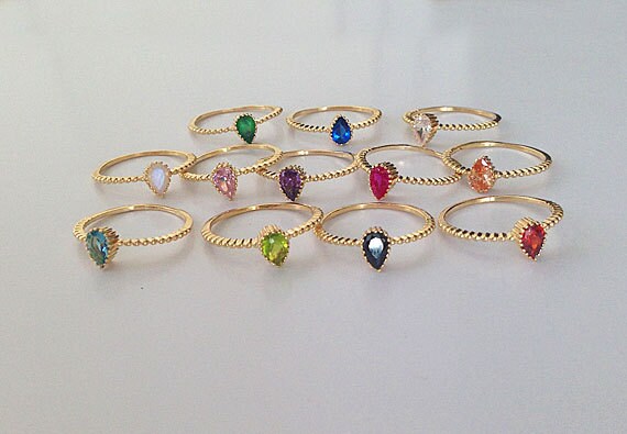 Pear-Shaped Emerald Gemstone Simple Delicate Ring - H.L.Jewelry
