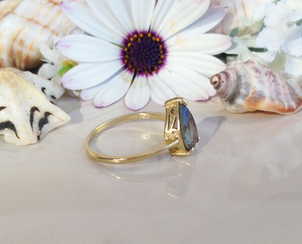 Pear-Shaped Labradorite Gemstone Lace Setting Ring - H.L.Jewelry