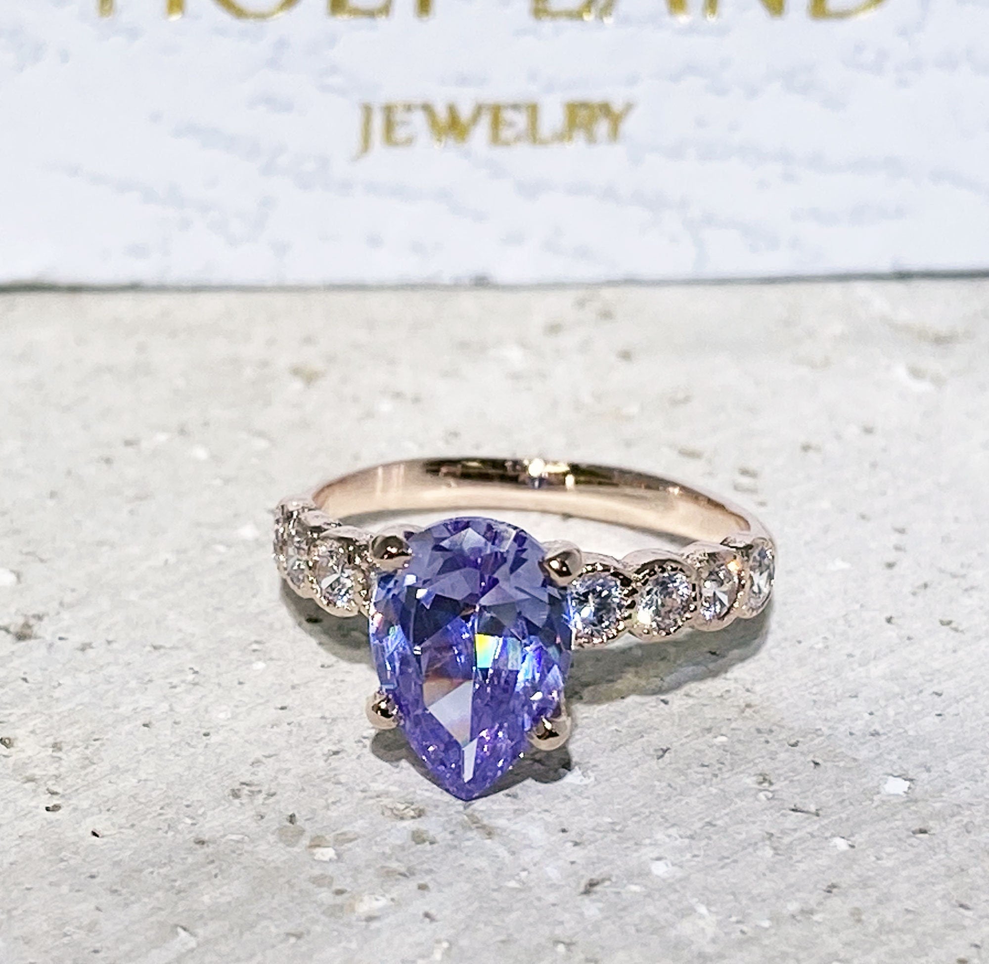Pear-Shaped Lavender Amethyst Ring with Clear Quartz Accents - H.L.Jewelry