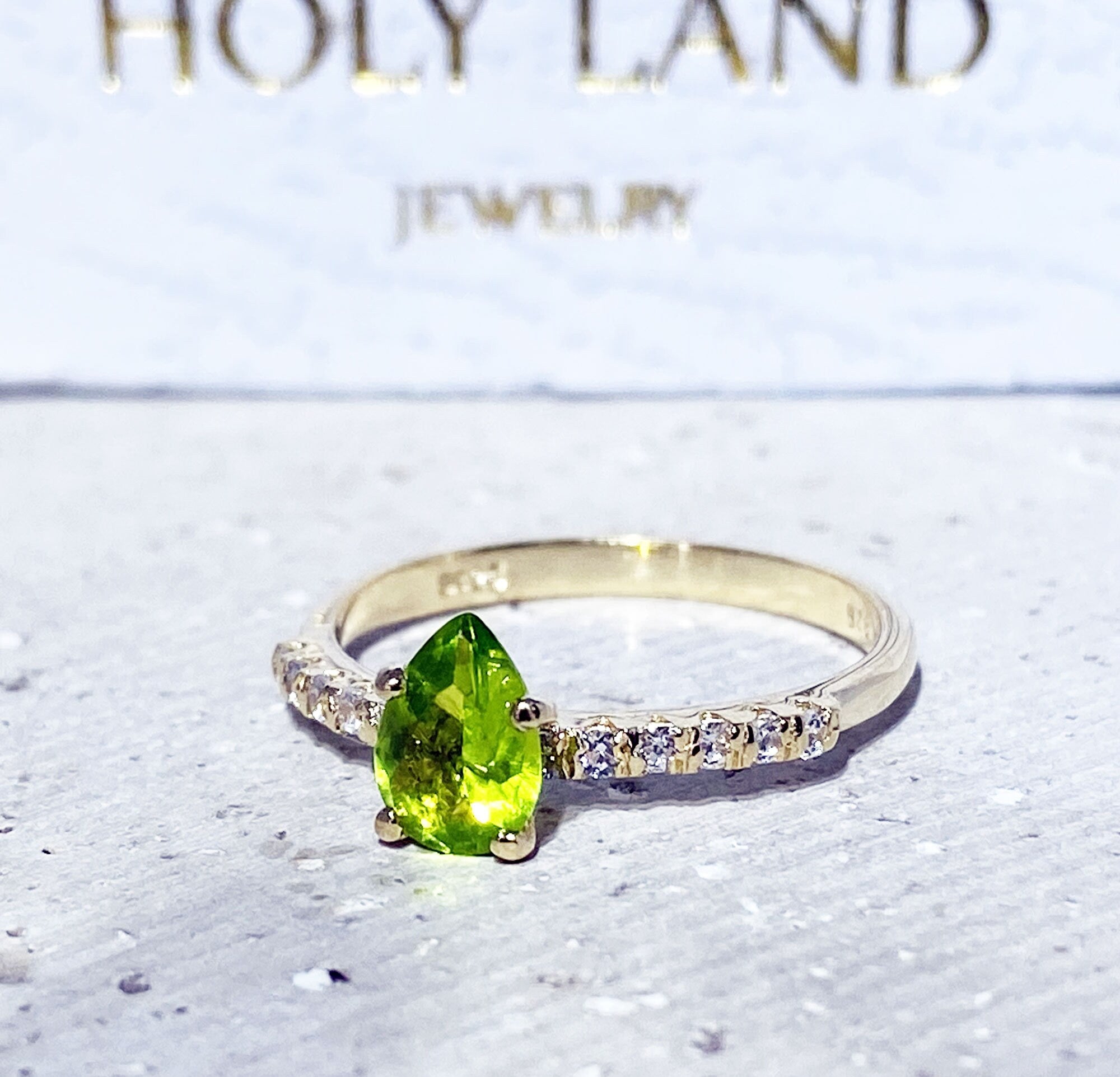 Pear-Shaped Peridot Delicate Ring with Clear Quartz Accents - H.L.Jewelry
