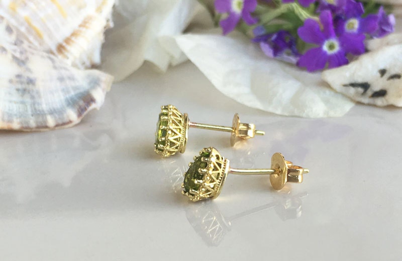 Pear-Shaped Peridot Simple Stud Earrings - H.L.Jewelry