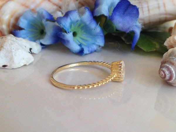 Pear-Shaped Rainbow Moonstone Simple Delicate Ring - H.L.Jewelry