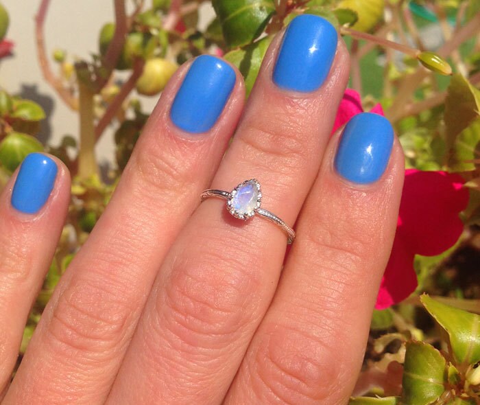 Pear-Shaped Rainbow Moonstone Simple Hammered Band Ring - H.L.Jewelry