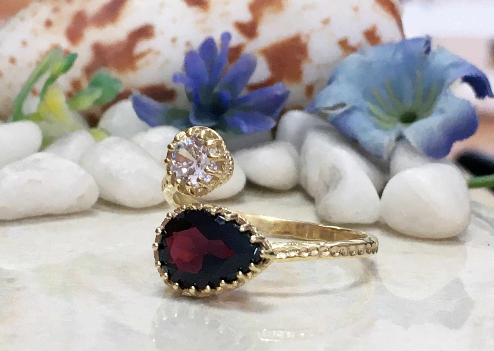 Pear-Shaped Red Garnet & Round Clear Quartz Hammered Band Adjustable Ring - H.L.Jewelry