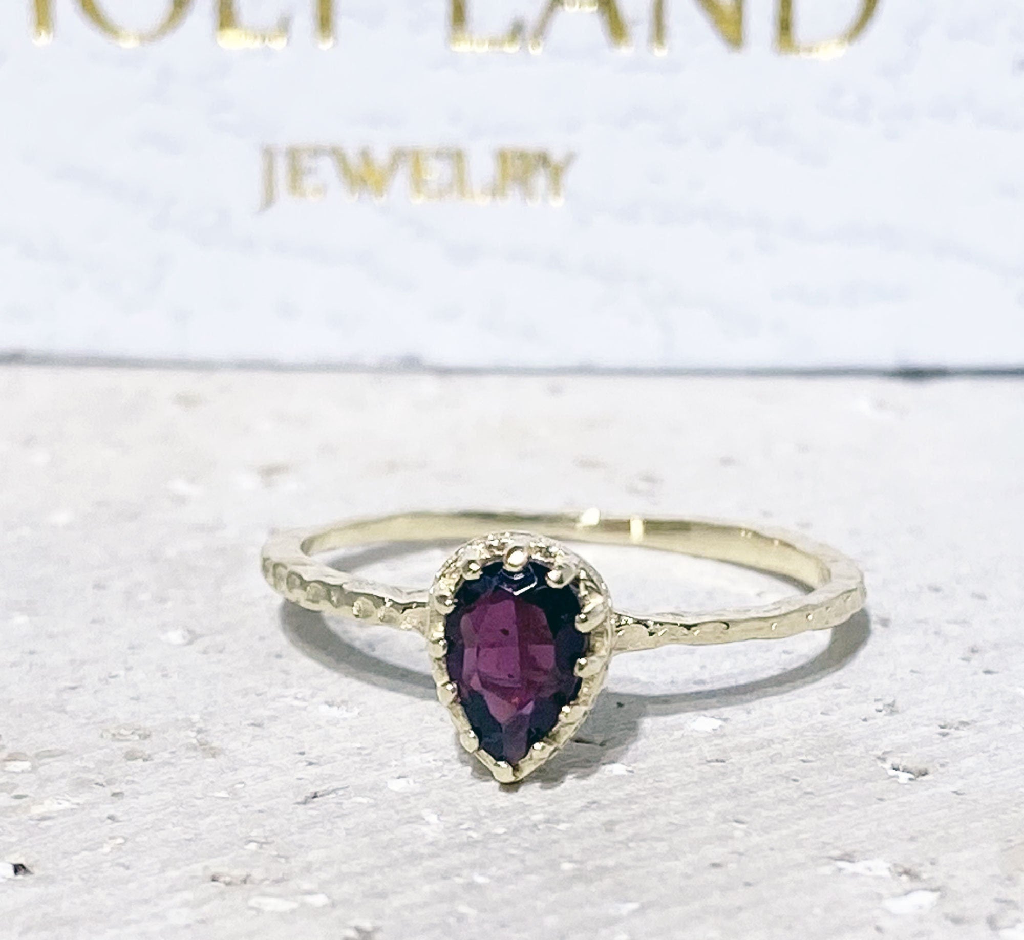 Pear-Shaped Red Garnet Simple Hammered Band Ring - H.L.Jewelry