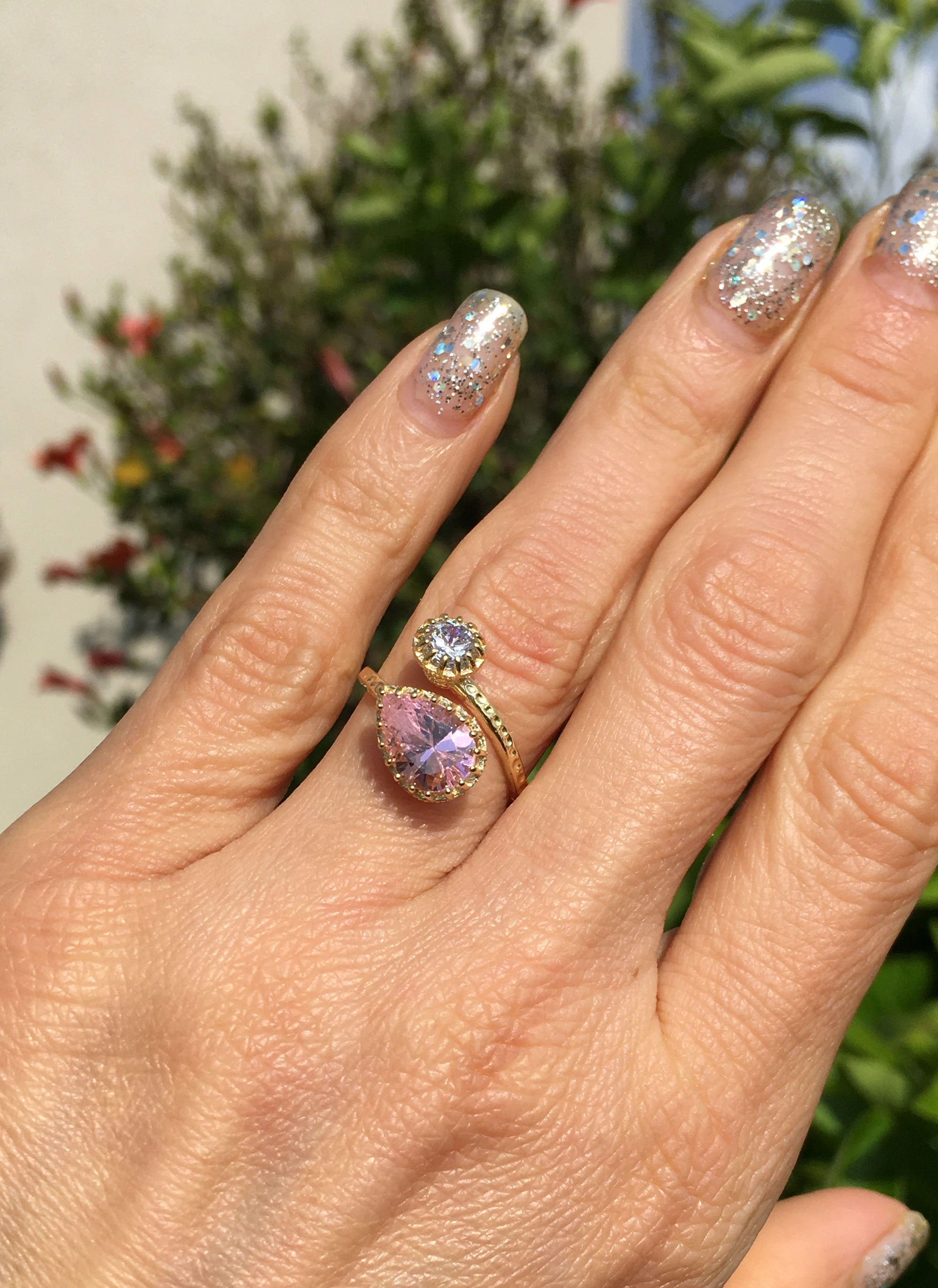 Pear Shaped Rose Quartz & Round Clear Quartz Adjustable Hammered Band Ring - H.L.Jewelry