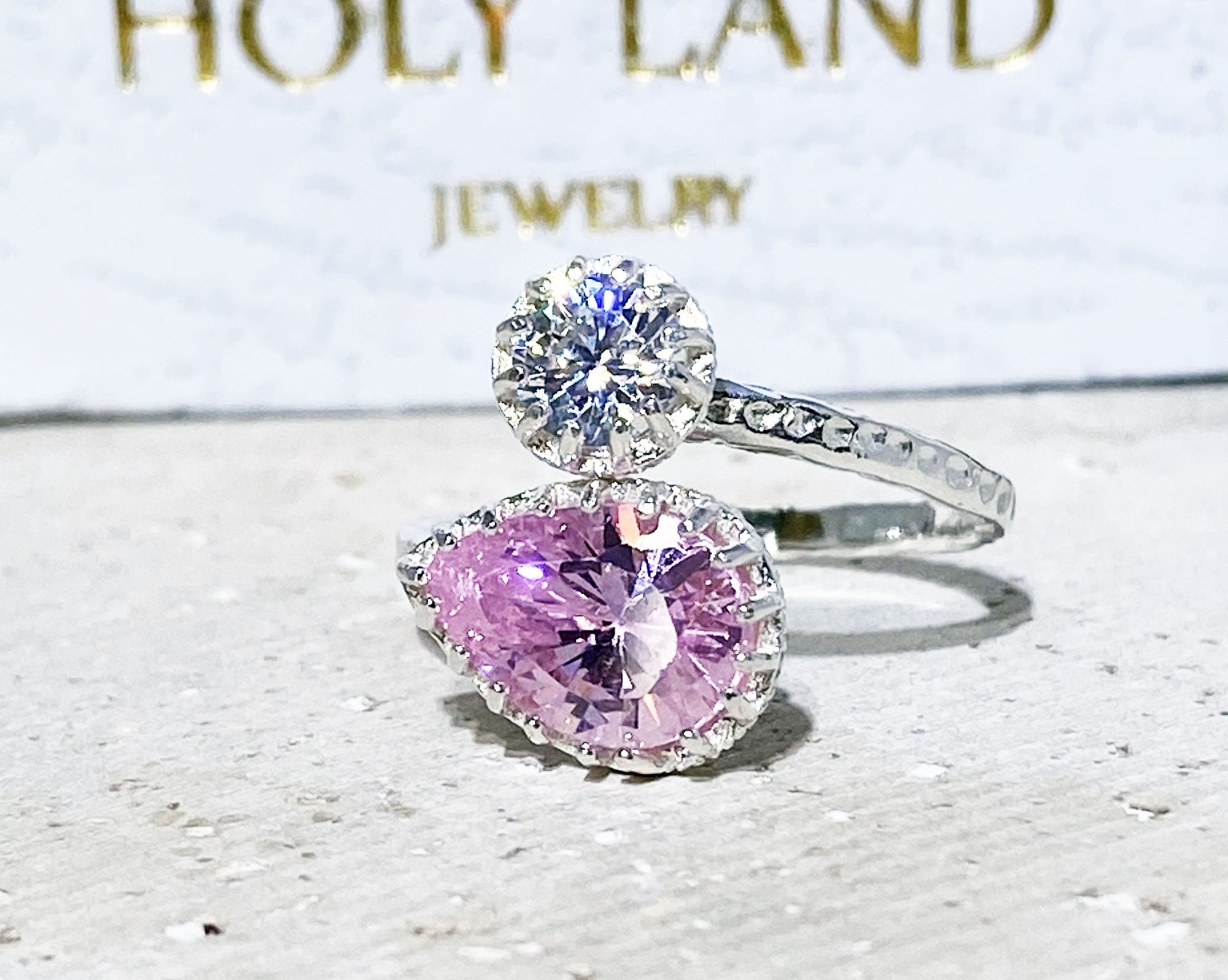 Pear Shaped Rose Quartz & Round Clear Quartz Adjustable Hammered Band Ring - H.L.Jewelry