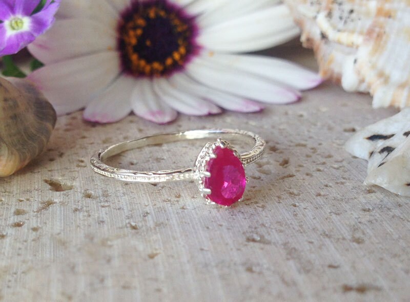 Pear-Shaped Ruby Simple Hammered Band Ring - H.L.Jewelry
