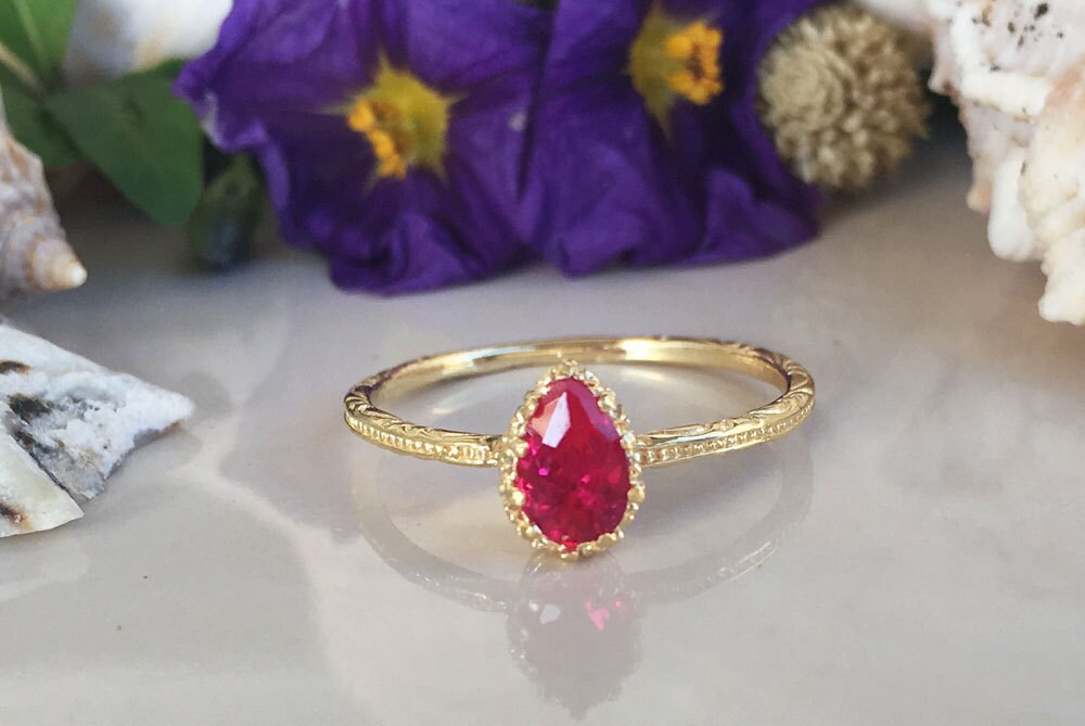 Pear-Shaped Ruby Simple Hammered Band Ring - H.L.Jewelry