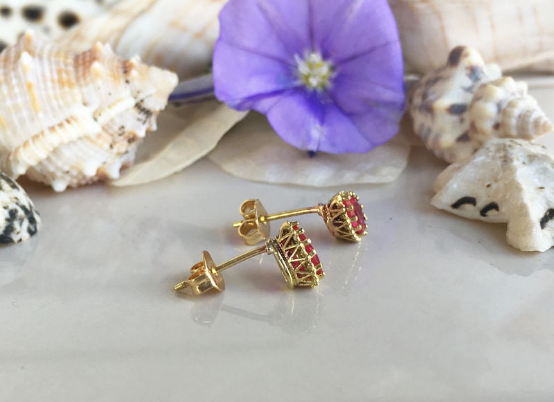 Pear-Shaped Ruby Simple Stud Earrings - H.L.Jewelry