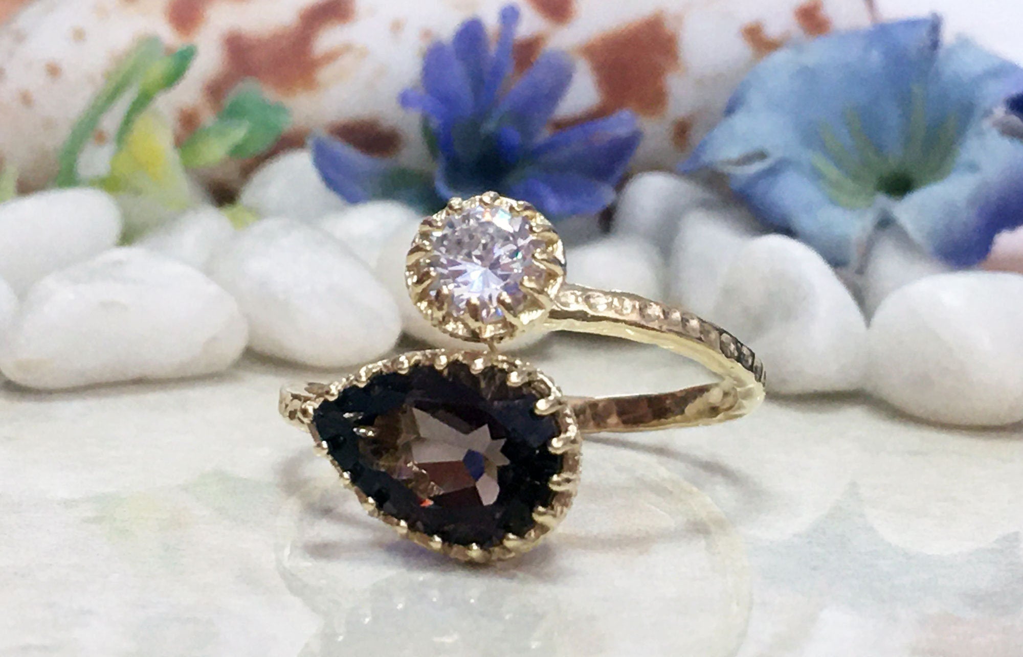 Pear-Shaped Smoky Quartz & Round Clear Quartz Adjustable Hammered Band Ring - H.L.Jewelry
