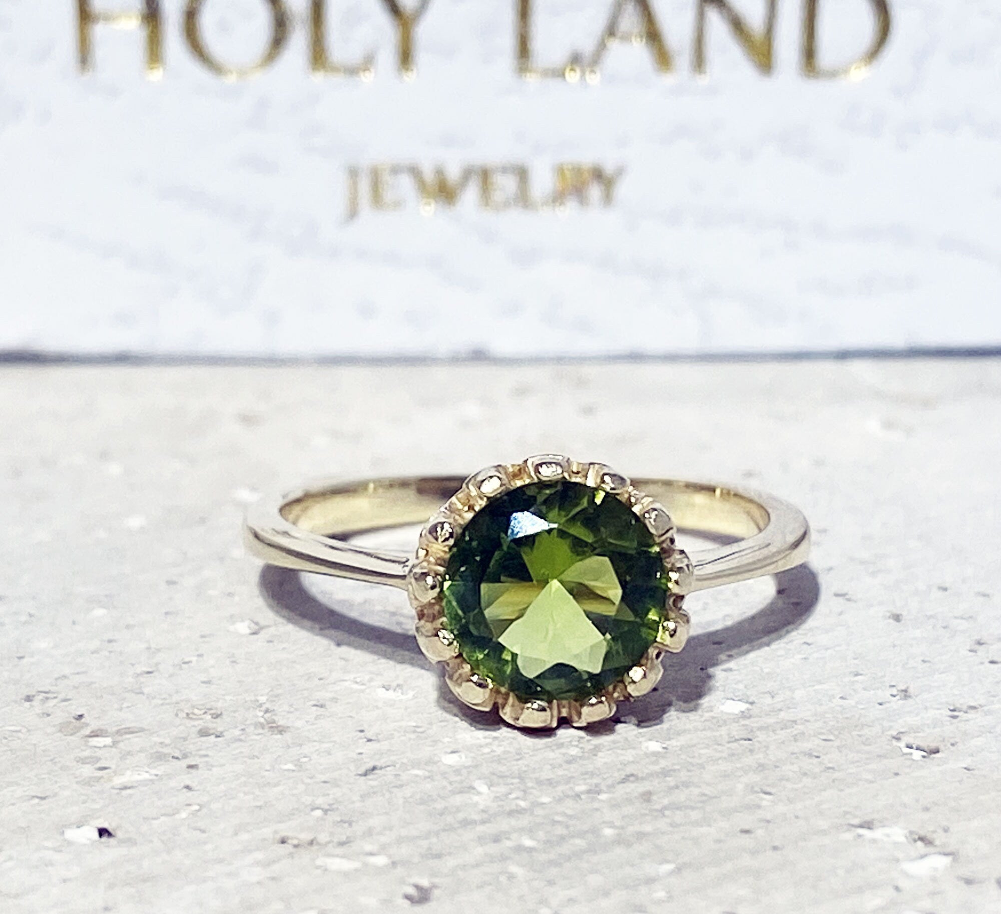 Peridot Gemstone Round Crown Ring - H.L.Jewelry
