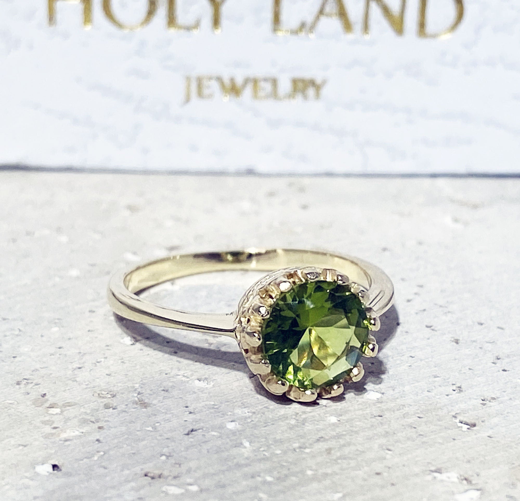 Peridot Gemstone Round Crown Ring - H.L.Jewelry