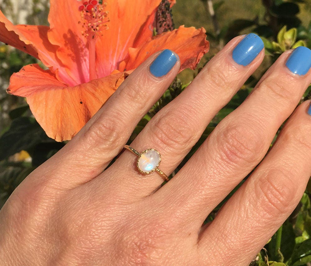 Rainbow Moonstone Oval Crown Simple Hammered Band Ring - H.L.Jewelry