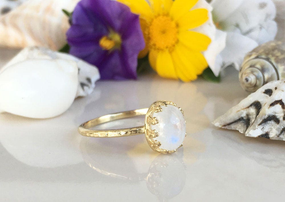 Rainbow Moonstone Oval Crown Simple Hammered Band Ring - H.L.Jewelry