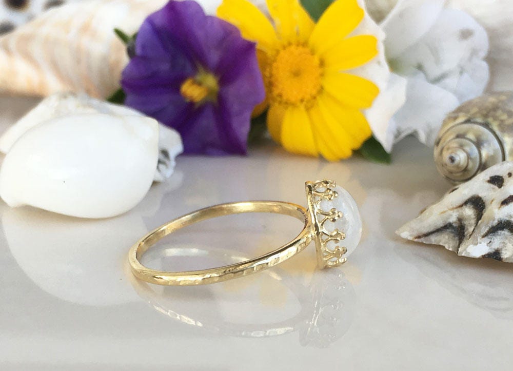 Rainbow Moonstone Oval Crown Simple Hammered Band Ring - H.L.Jewelry