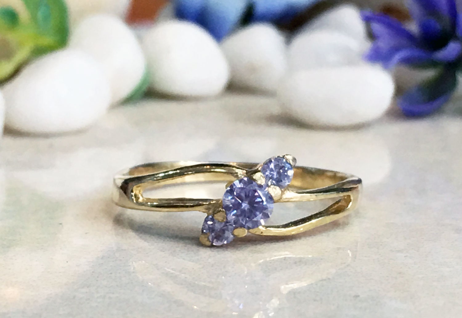 Round Alexandrite Three Stone Simple Ring - H.L.Jewelry