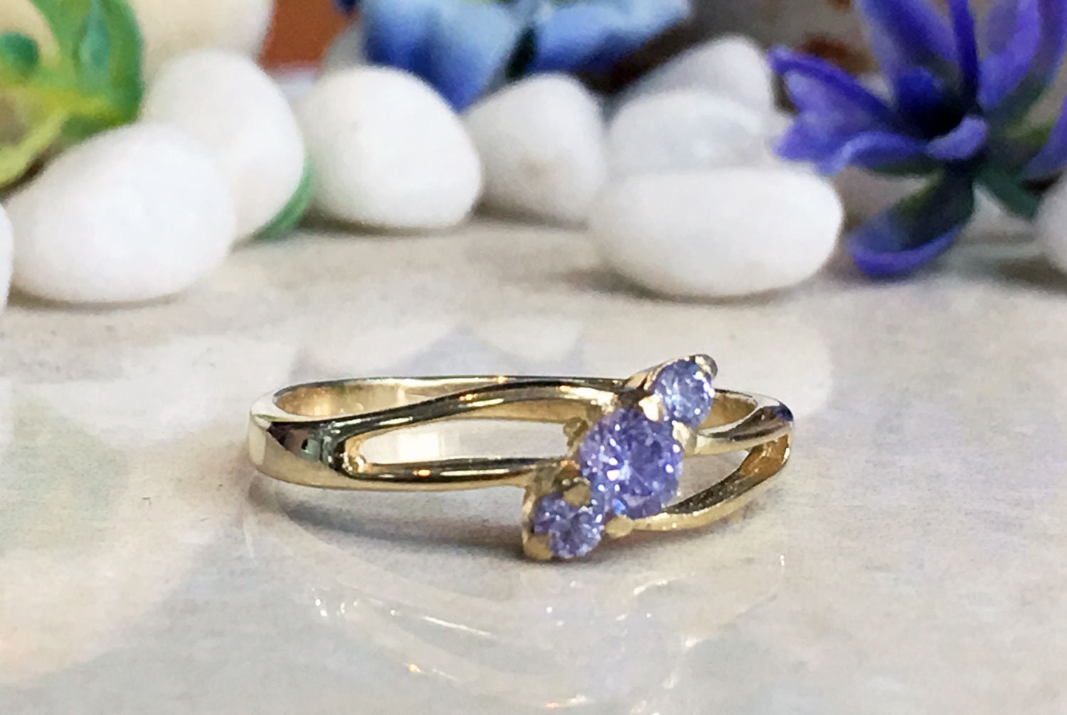 Round Alexandrite Three Stone Simple Ring - H.L.Jewelry