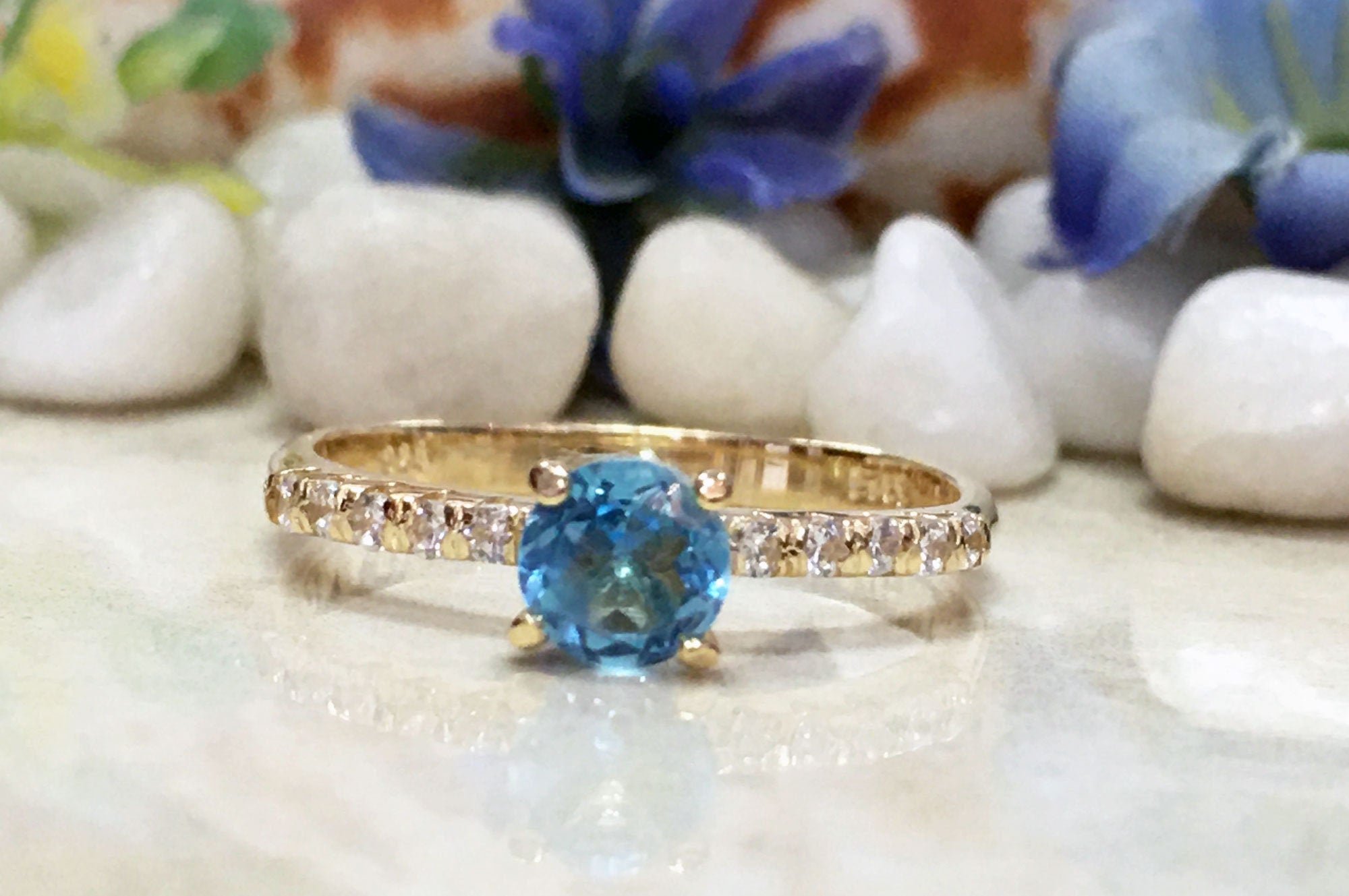 Round Aquamarine Delicate Ring with Clear Quartz Accents - H.L.Jewelry