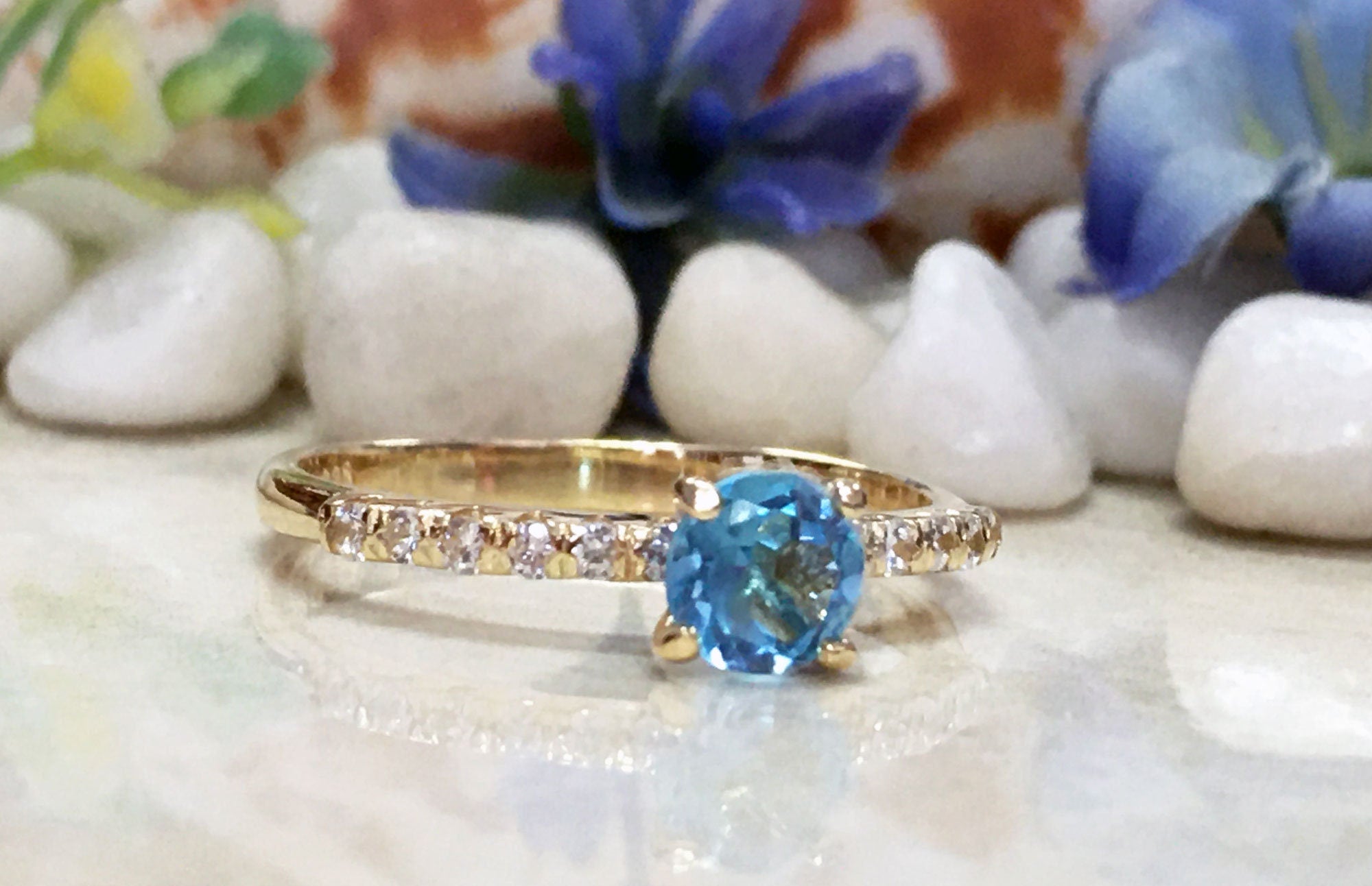 Round Aquamarine Delicate Ring with Clear Quartz Accents - H.L.Jewelry