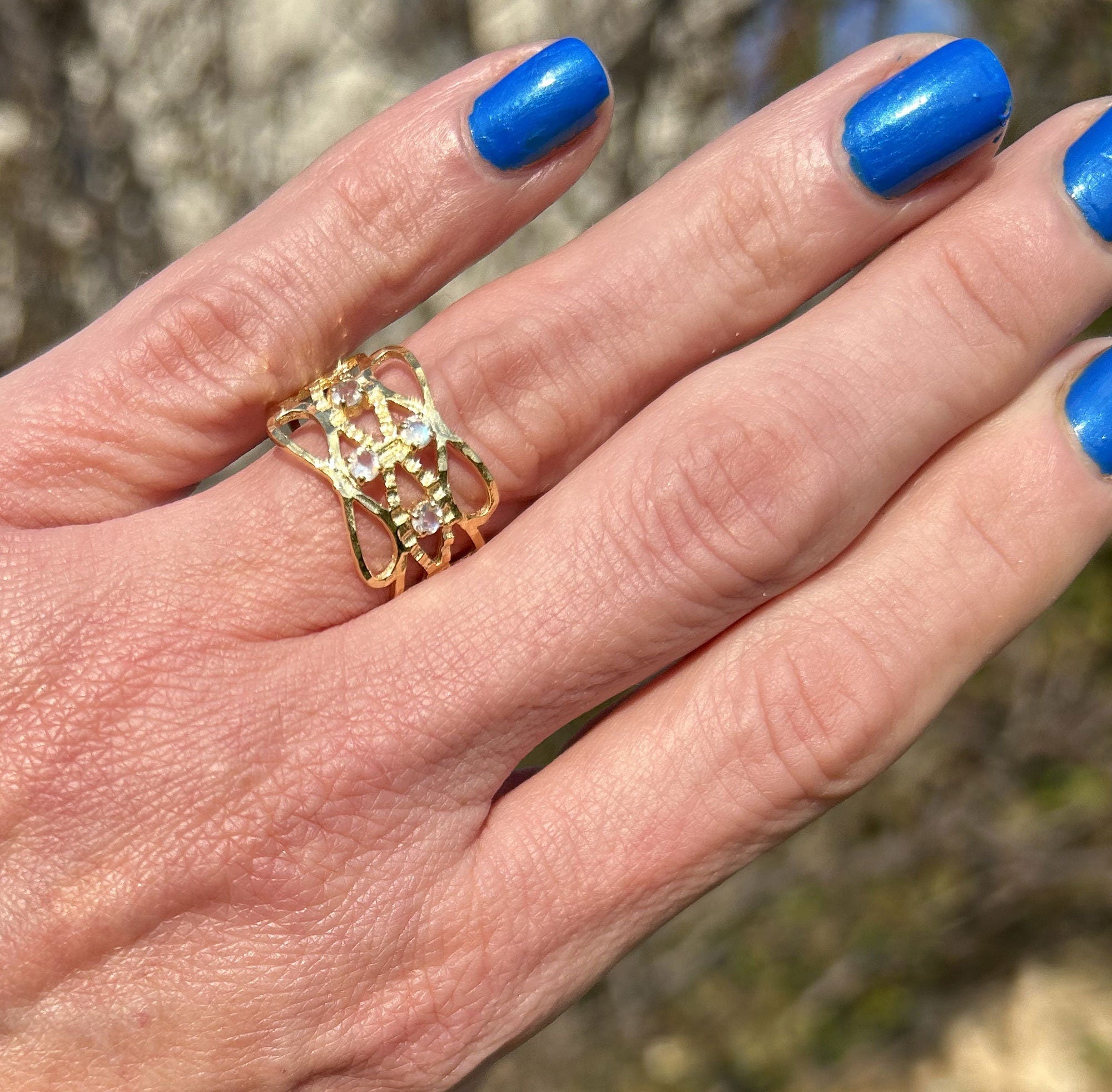 Round Aquamarine Four Stone Wide Hammered Band Ring - H.L.Jewelry