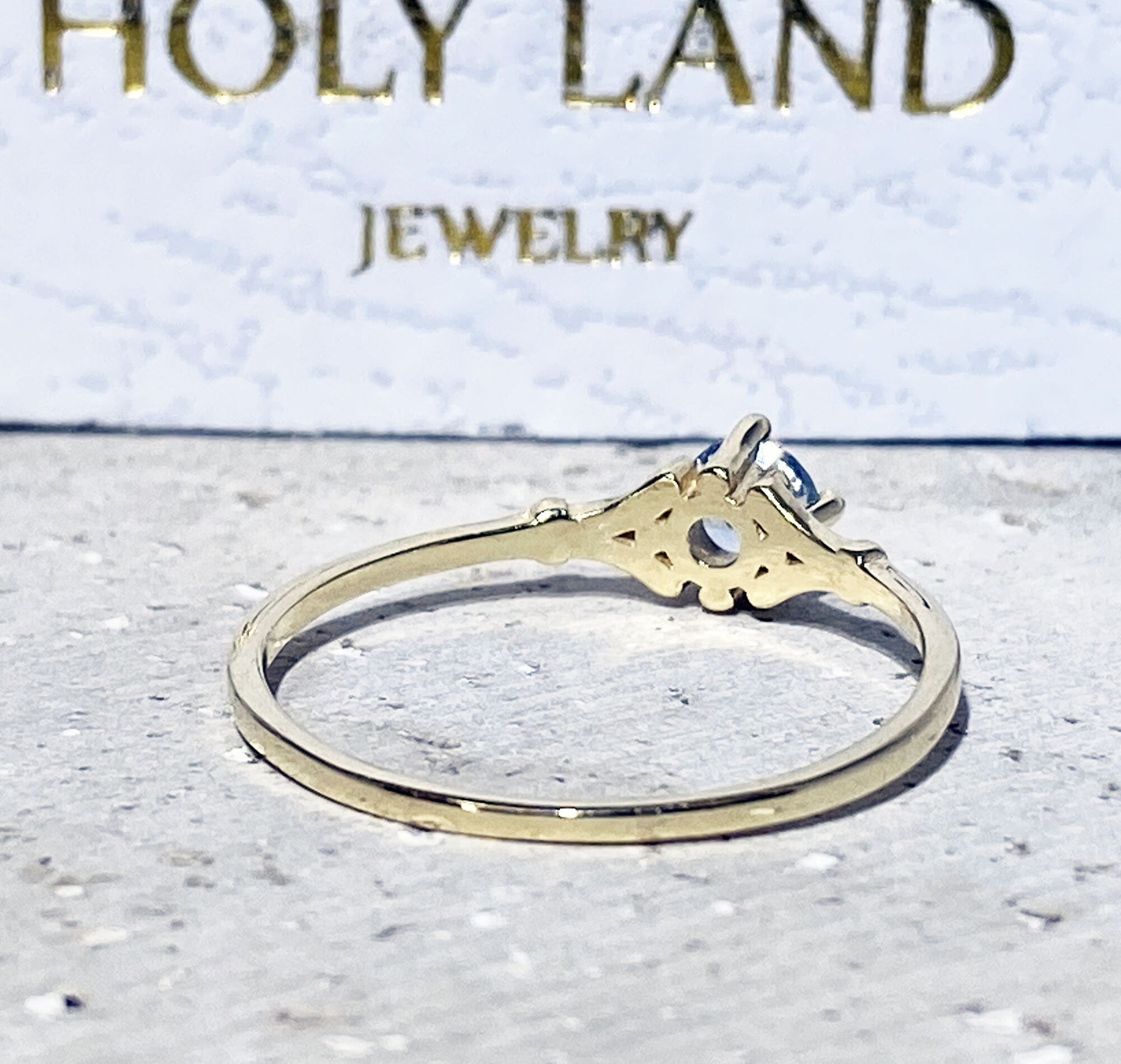Round Aquamarine Simple Delicate Ring - H.L.Jewelry