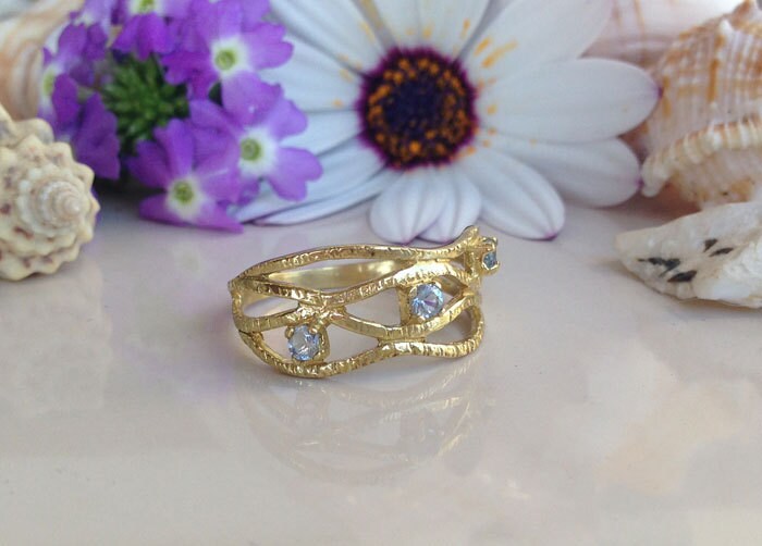Round Aquamarine Three Stone Hammered Band Ring - H.L.Jewelry