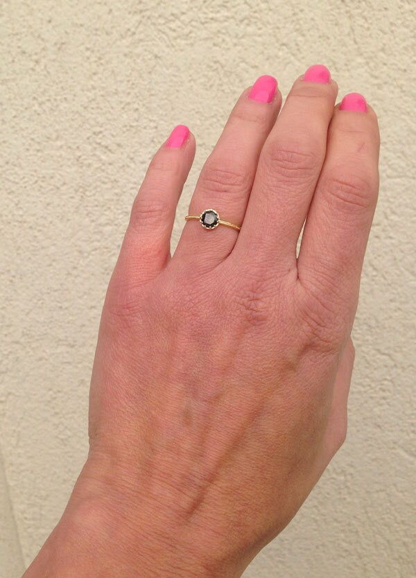 Round Black Onyx Simple Hammered Band Ring - H.L.Jewelry