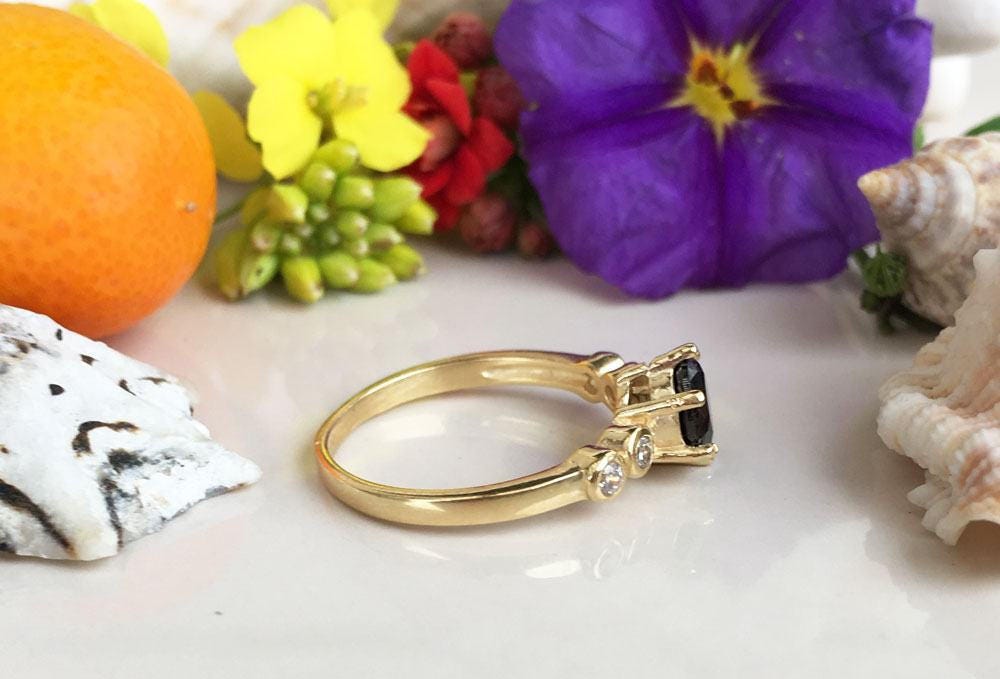 Round Black Onyx Simple Ring with Clear Quartz Accents - H.L.Jewelry