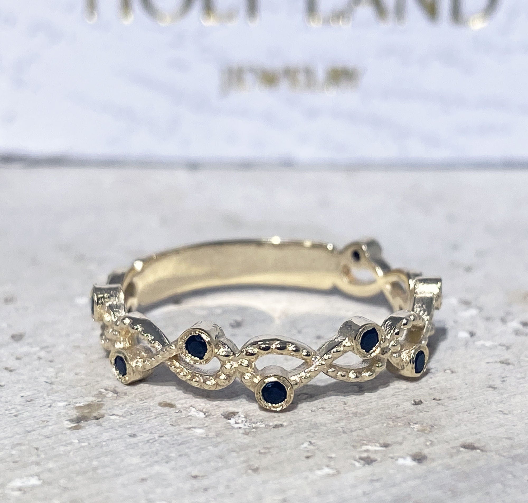 Round Black Onyx Ten Stone Infinity Ring - H.L.Jewelry