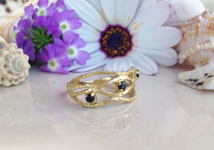 Round Black Onyx Three Stone Hammered Band Ring - H.L.Jewelry