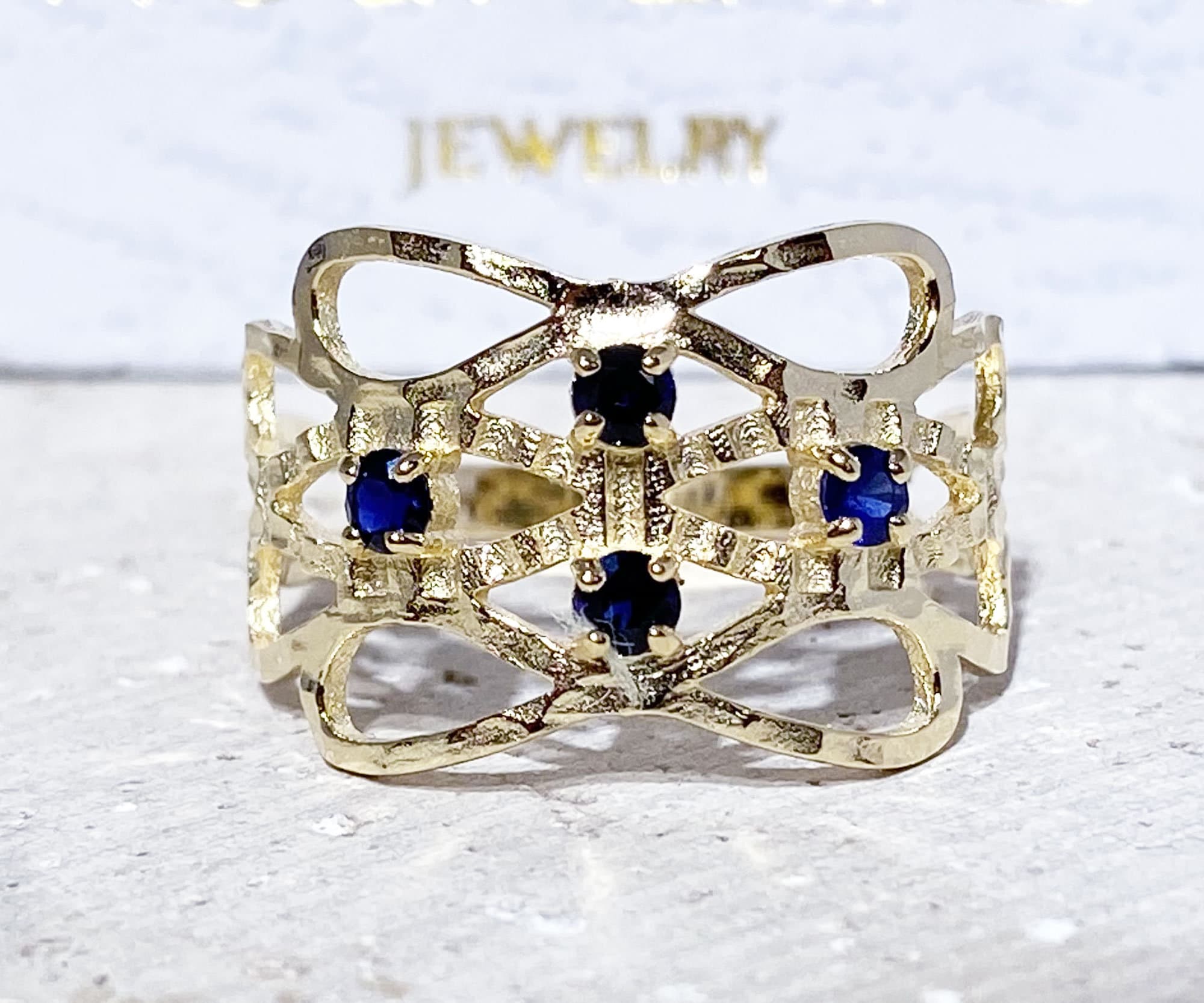 Round Blue Sapphire Four Stone Hammered Band Ring - H.L.Jewelry