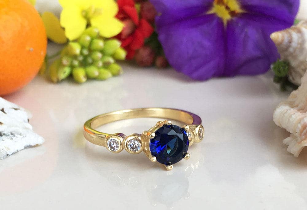 Round Blue Sapphire Gemstone Ring with Clear Quartz Accents - H.L.Jewelry