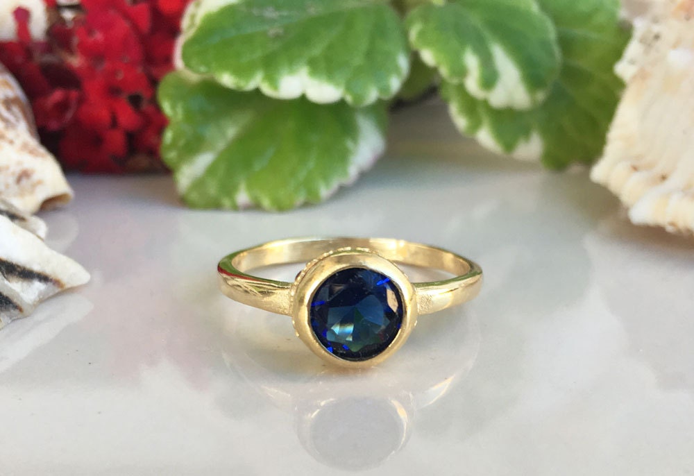Round Blue Sapphire Simple Bezel-Set Ring - H.L.Jewelry