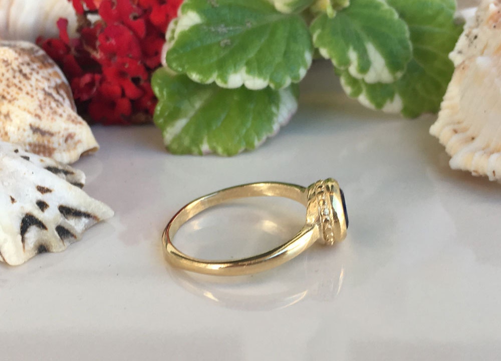 Round Blue Sapphire Simple Bezel-Set Ring - H.L.Jewelry
