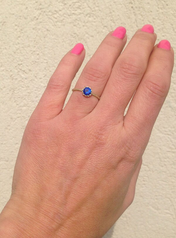 Round Blue Sapphire Simple Hammered Band Ring - H.L.Jewelry
