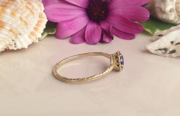 Round Blue Sapphire Simple Hammered Band Ring - H.L.Jewelry