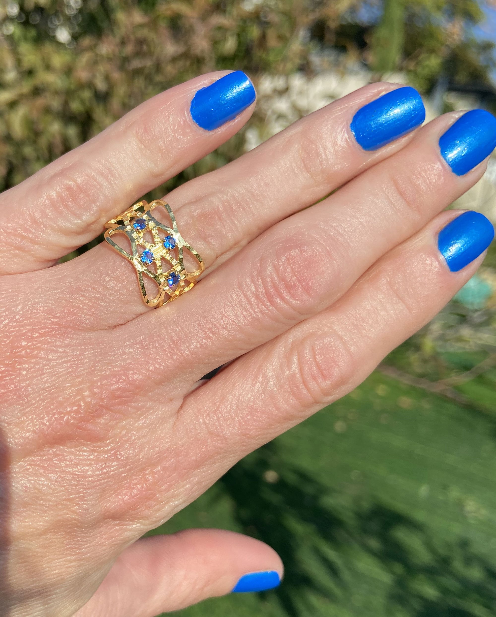 Round Blue Topaz Four Stone Hammered Band Ring - H.L.Jewelry