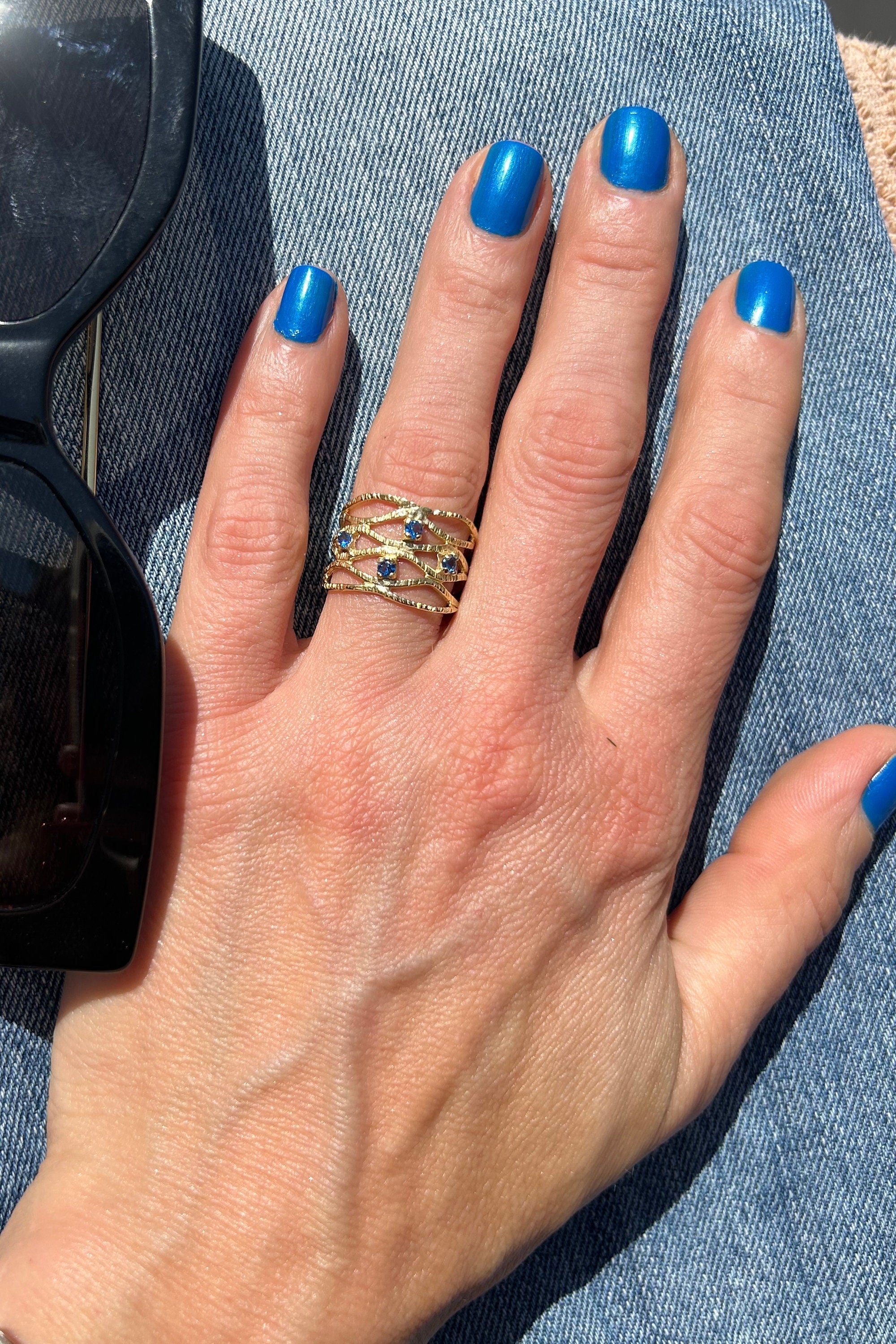 Round Blue Topaz Four Stone Wide Hammered Band Ring - H.L.Jewelry