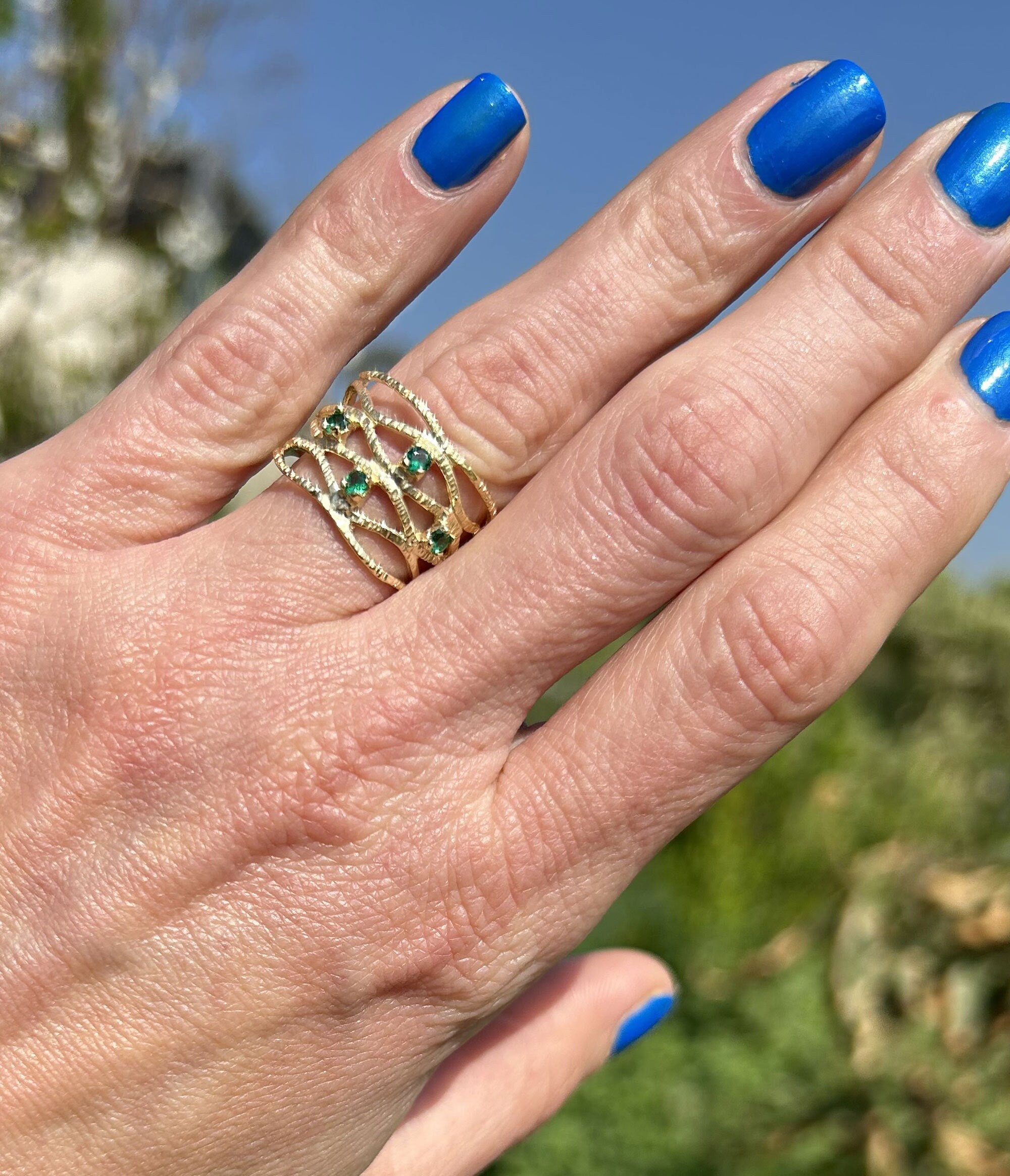 Round Blue Turquoise Four Stone Wide Hammered Band Ring - H.L.Jewelry