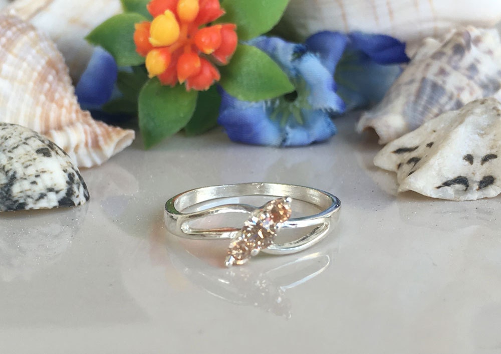 Round Citrine Three Stone Simple Ring - H.L.Jewelry