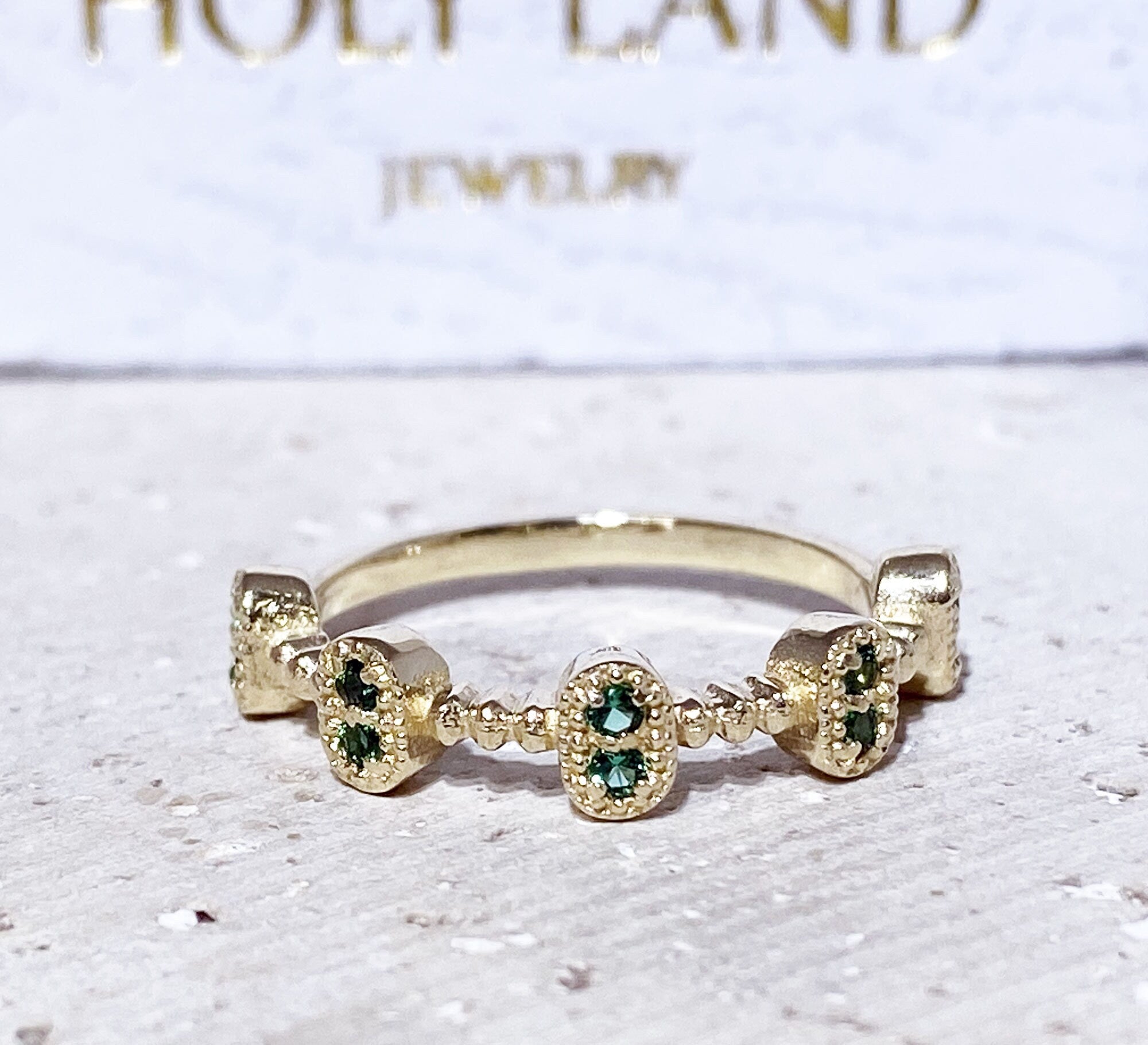 Round Emerald Ten Stone Bezel-Set Modern Ring - H.L.Jewelry