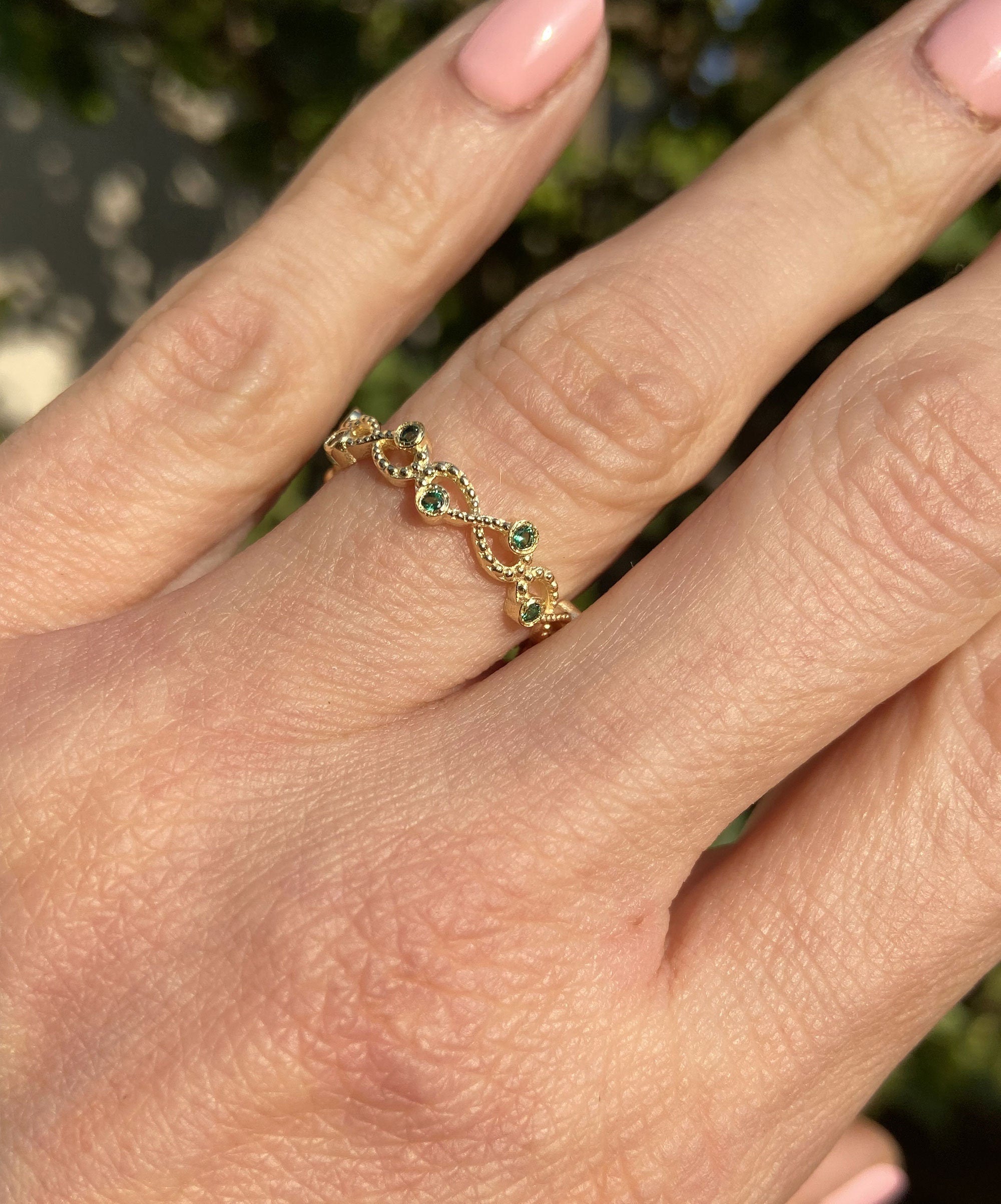 Round Emerald Ten Stone Infinity Ring - H.L.Jewelry