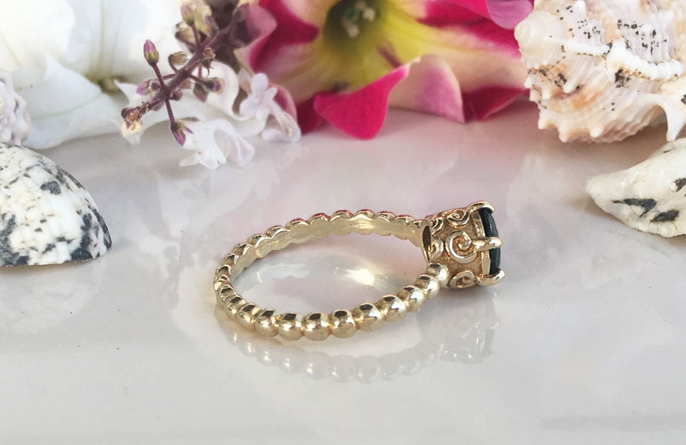 Round Green Tourmaline Vintage Beaded Band Ring - H.L.Jewelry
