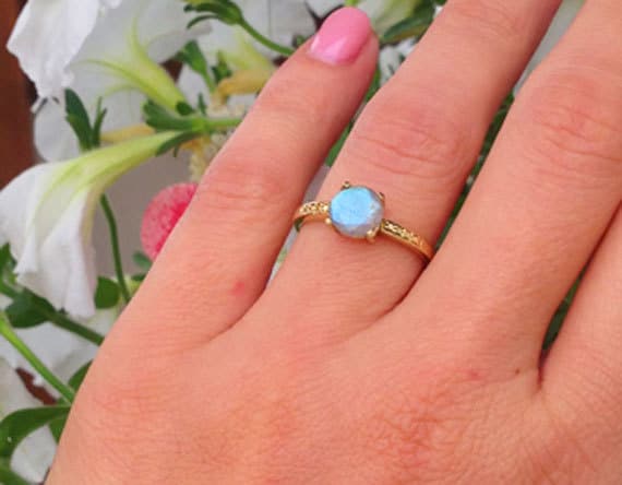 Round Labradorite Gemstone Simple Solitaire Ring - H.L.Jewelry