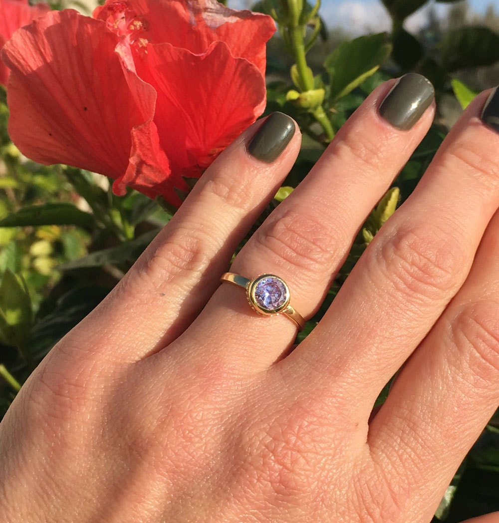 Round Lavender Amethyst Gemstone Simple Bezel Ring - H.L.Jewelry