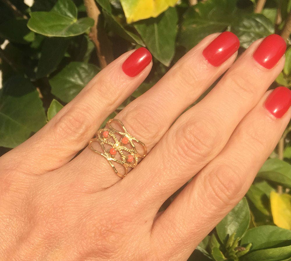 Round Peach Coral Four Stone Hammered Band Ring - H.L.Jewelry