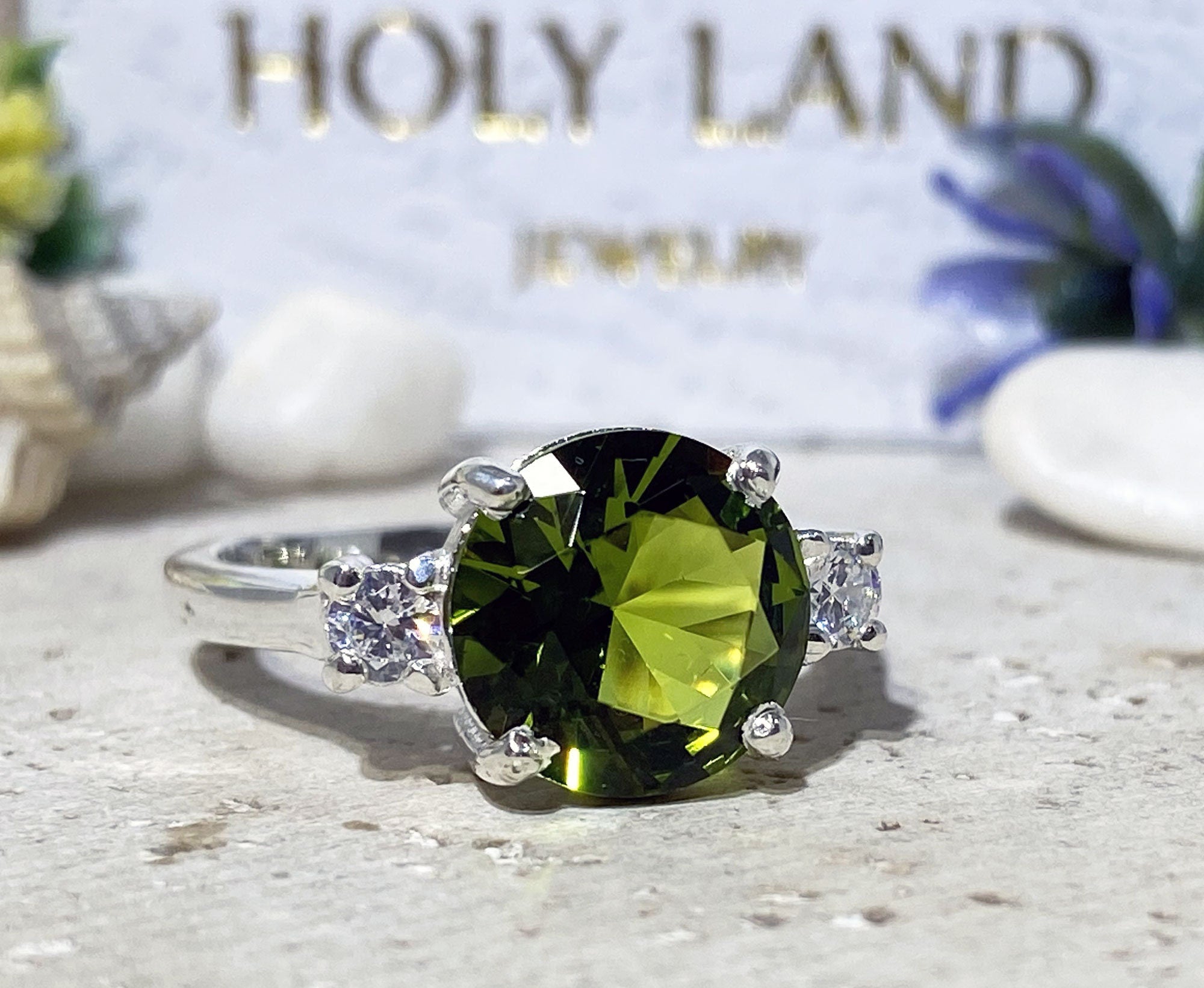Round Peridot Cocktail Ring with Clear Quartz Accents - H.L.Jewelry